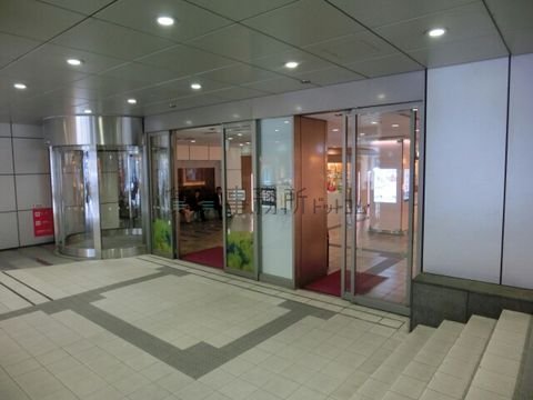 渋谷マークシティ、道玄坂上の出入口です