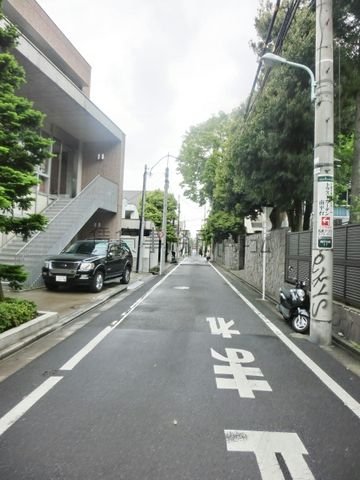 旧山手通りへと続きます