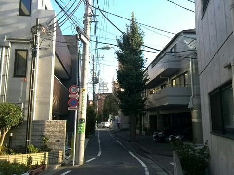 広尾散歩通りを少し入った路地