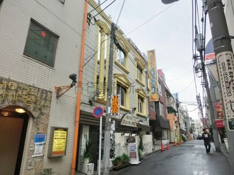 夜は人通りが盛んです