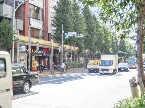 中野駅南口 交差点