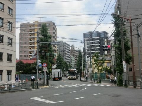 中野五差路交差点付近
中野駅南口方面
