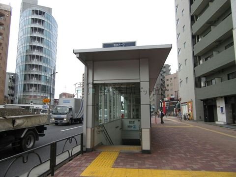 落合駅 (2b出入口 東西線)