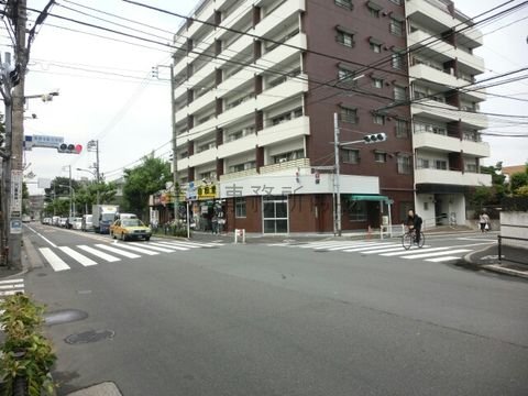 早稲田通り、｢青原寺駐在所前｣交差点です