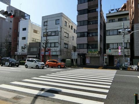 すずらん通り入口 交差点