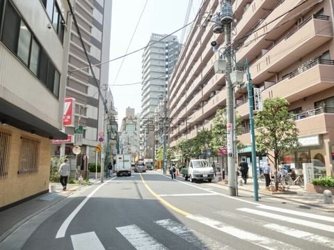 荻窪駅南口 バス通り街灯会