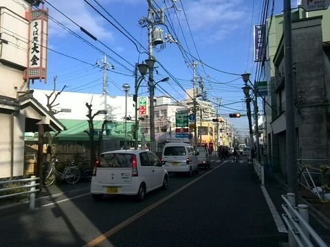 人見街道の久我山駅南口前です