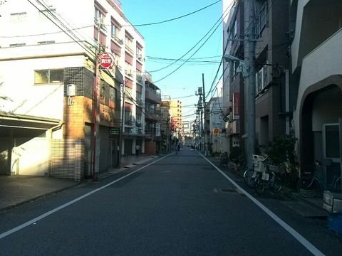 駅前から一本入ると住宅が多いです