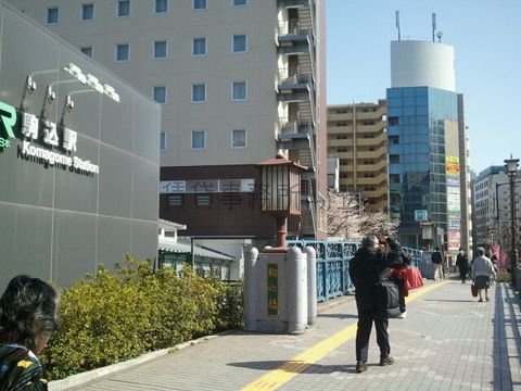 駒込駅北口前から駒込橋方面