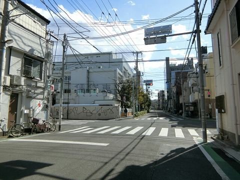 東日暮里三丁目 交差点