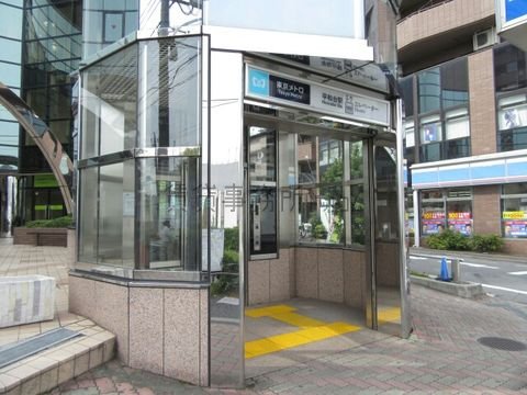 平和台駅 (エレベーター出入口)