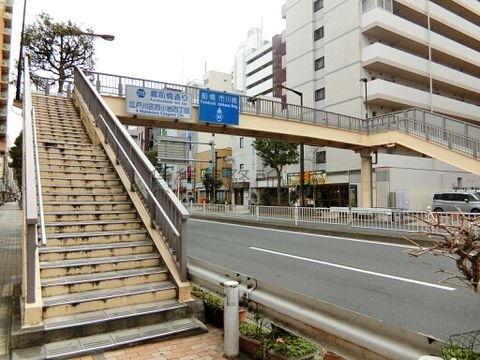 小岩駅北口歩道橋