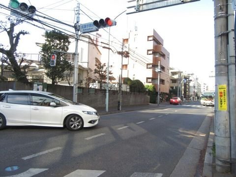 成蹊学園前 交差点