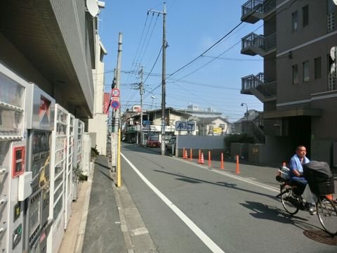 三鷹産業プラザ東交差点、いずみ通り方向