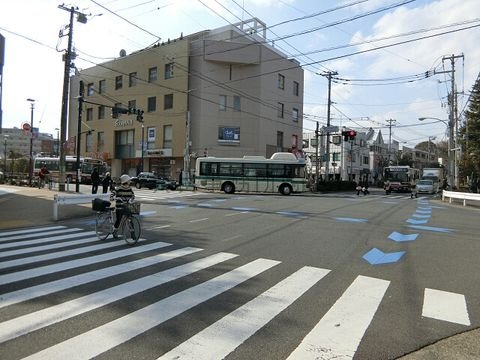 狛江市役所前 交差点
