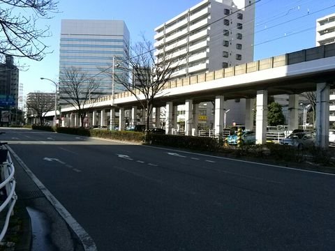 駅前から続く通りです