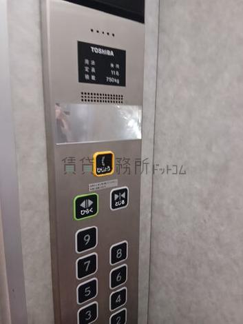 エレベーター１１名乗り