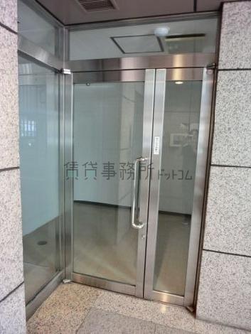 片開きの扉