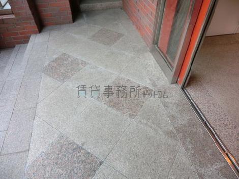 玄関の扉前の様子