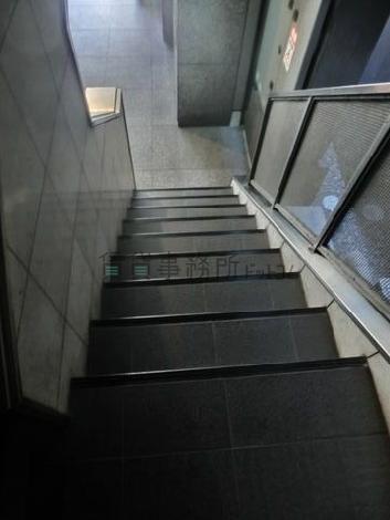 外階段上部からのアングル