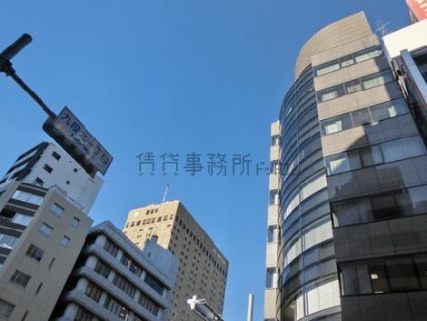 外観ほかのビルも入れたアングル