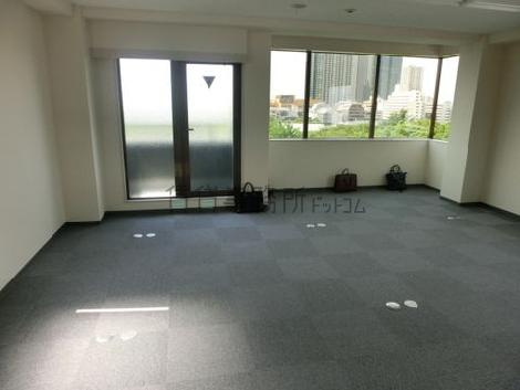 九段靖苑ビルの室内