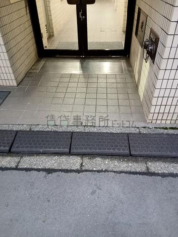 正面入口スロープ有り