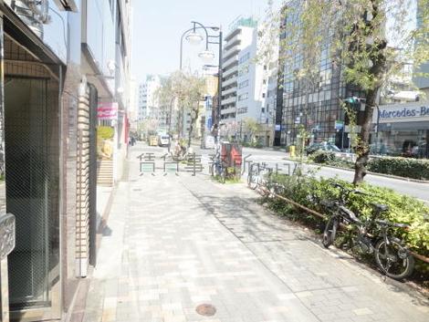 街路樹のある歩道