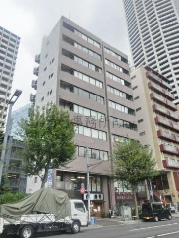 同じタイプのビルが並びます