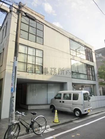 正面左側からの外観