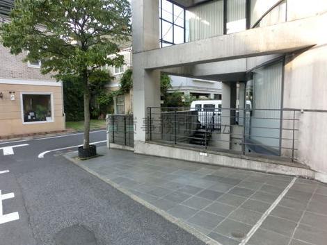 ビル全体がとてもお洒落です