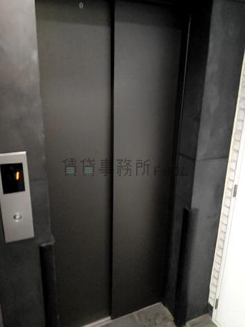 黒い色のEV
