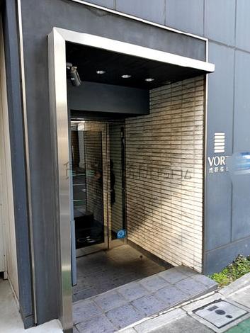 しっかり整備された正面玄関