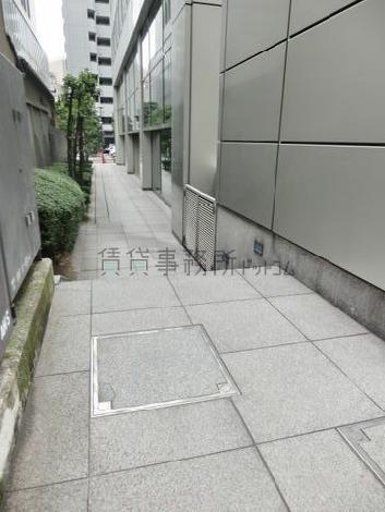 隣接する脇道