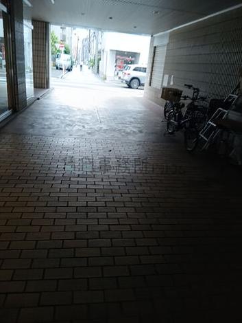 出入口付近
