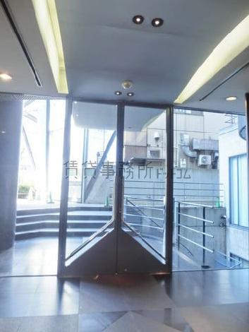 玄関内からのアングル