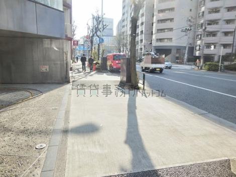 街路樹のある歩道
