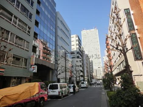 グリーン通りの先にサンシャインがあります