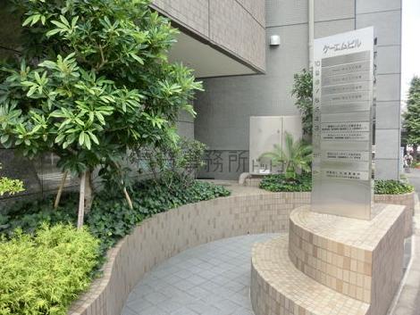 建物周りのデザインにこだわりが見られます