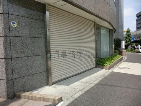 1階事務所フロアはシャッター付きです