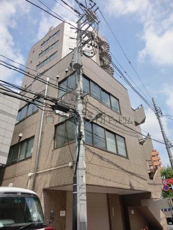 ビル裏手から撮影