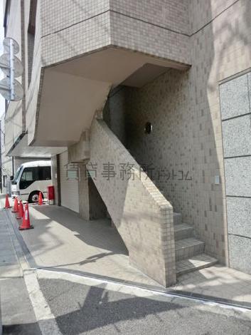 裏手の外階段です