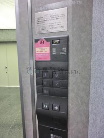 地下2階から3階まで停まります