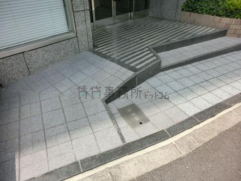 段差を緩和するスロープです
