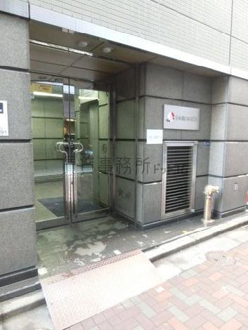 正面玄関口回りの造りです