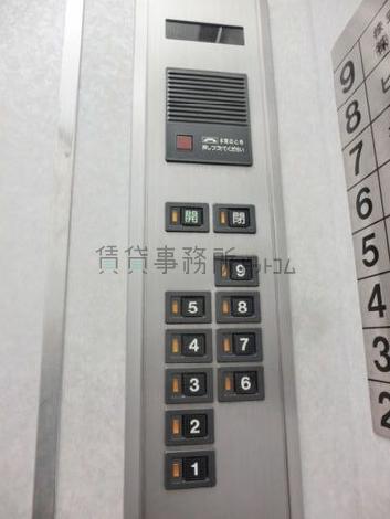 エレベーター内の操作面