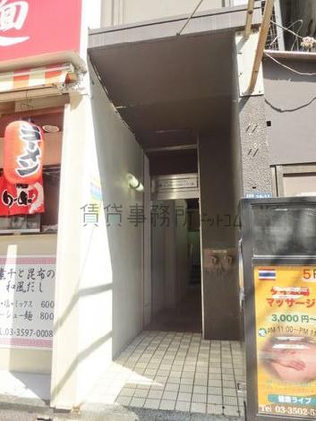 玄関口前