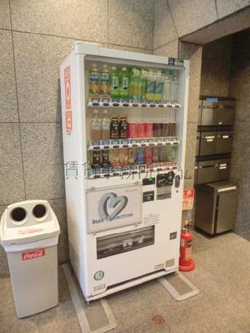 エントランス内にある自動販売機です