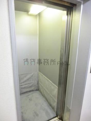 6人乗りエレベーターです