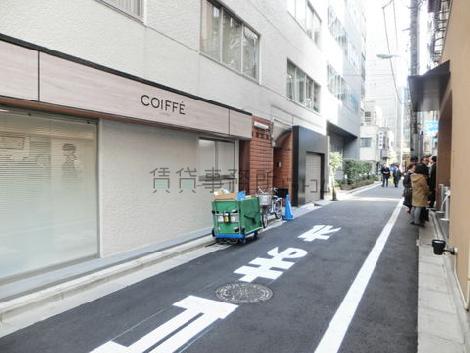 昭和通りへアクセスします